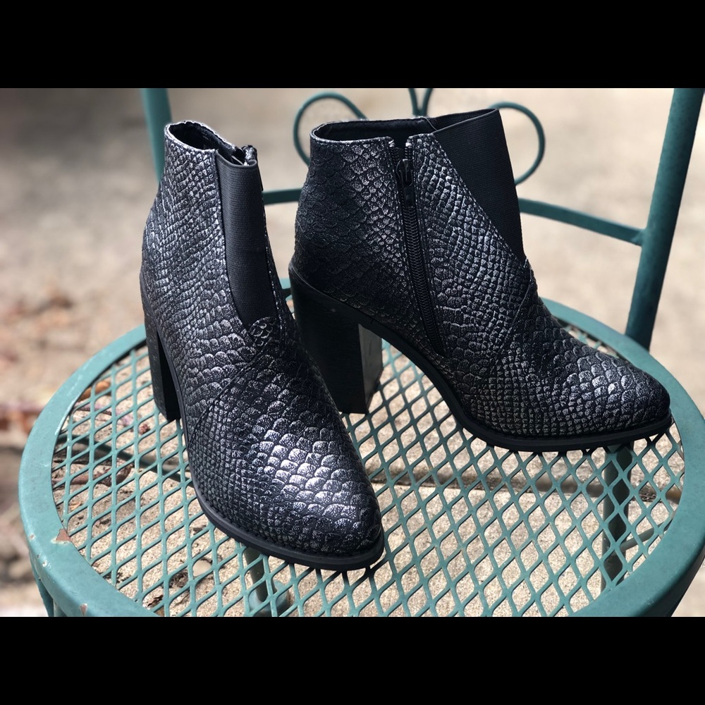 Olivia Miller Black/Silver Block Heel Boot